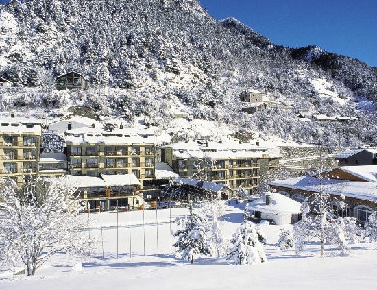 🌲 Hotel Sant Gothard, Arinsal — Classic Ski Hotel Vibes in Andorra’s Wild Side