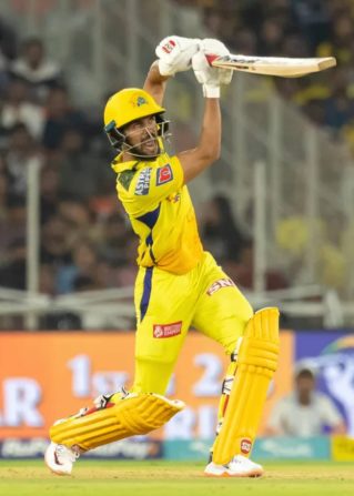 A modern T20 match cover drive
