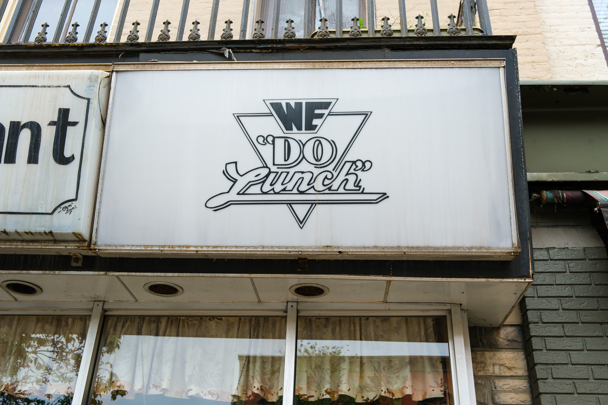 we 'do lunch' sign on a diner