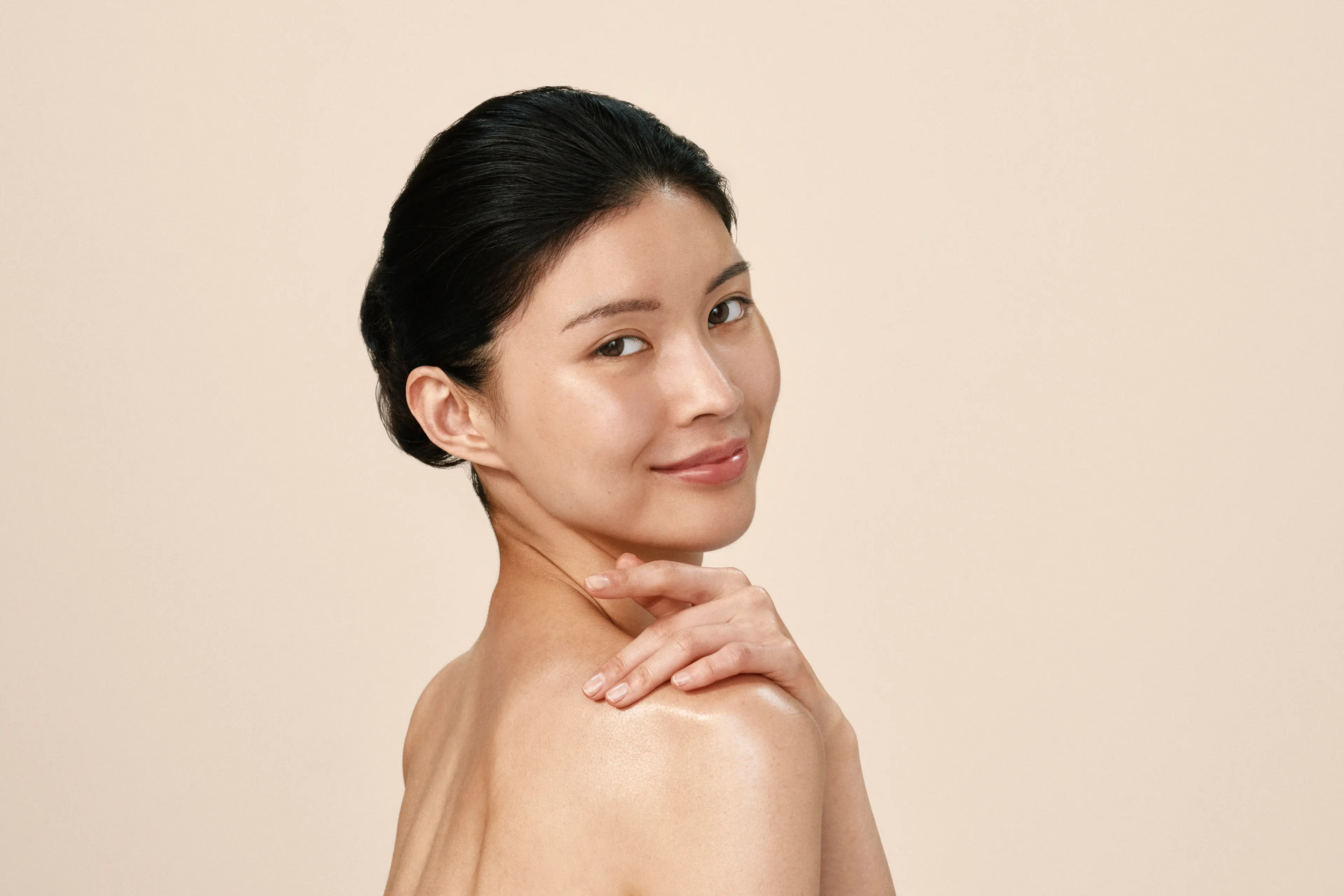 P00010773_Aveeno_Shot16_Body_SR_Talent4_Global_Still_583_r3