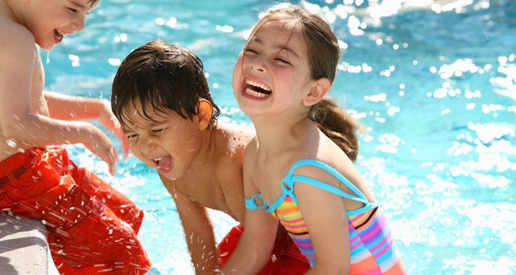 bahamas-family-vacation-kids-playing-pool