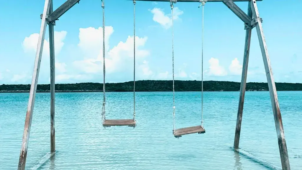 swing-beach-Bahamas