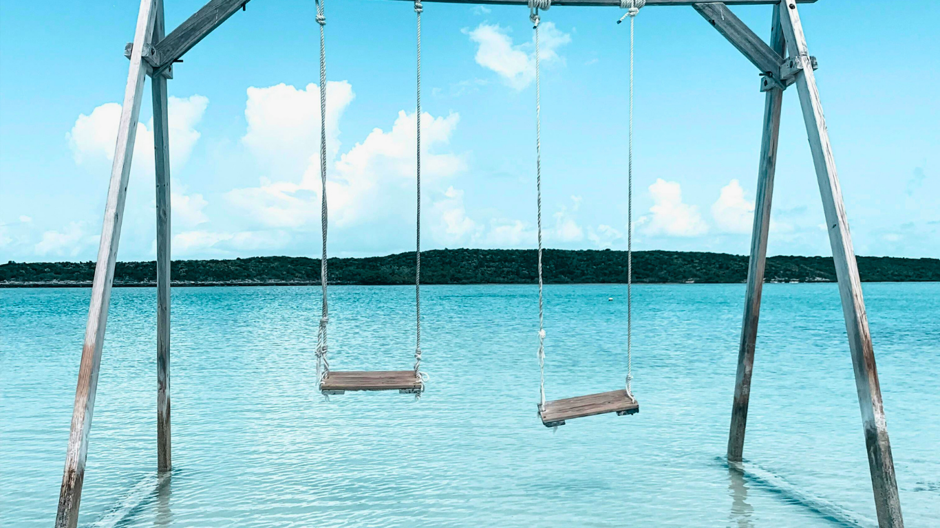 swing-beach-Bahamas