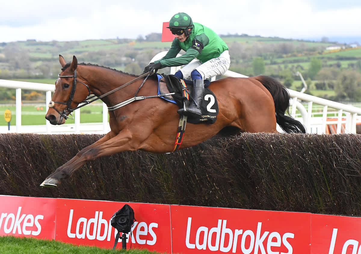 Punchestown Festival El Fabiolo swaggers to success