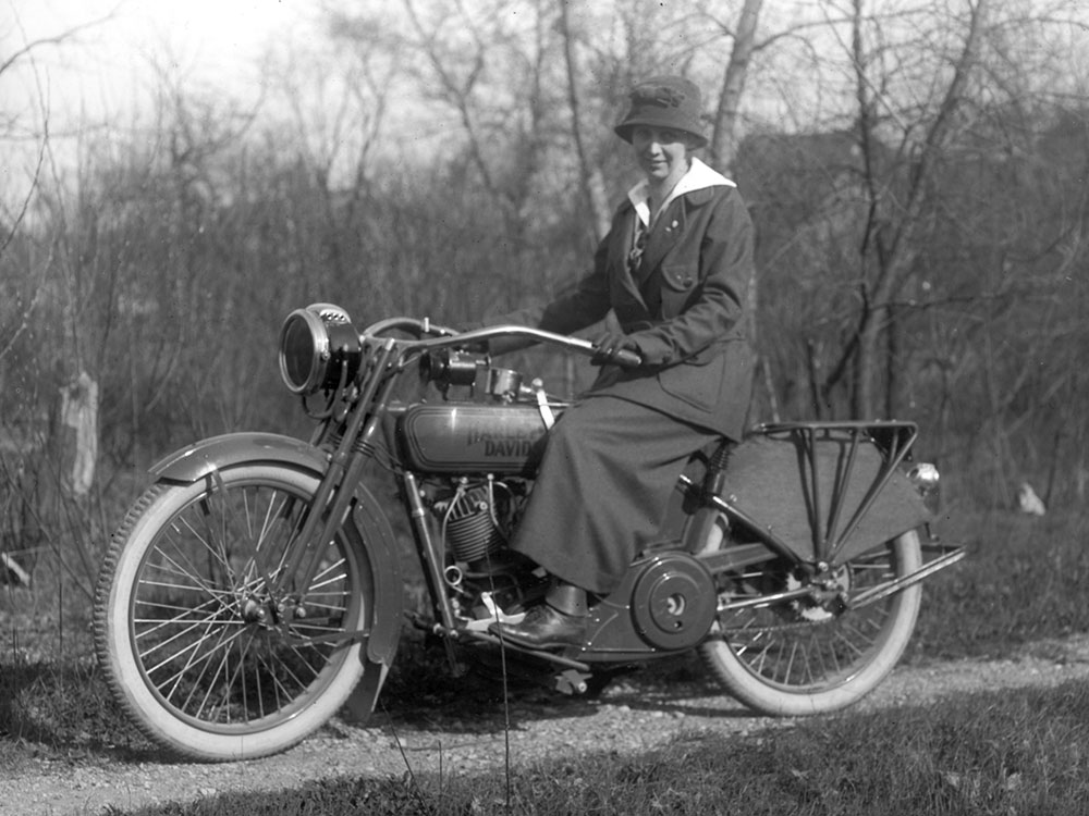 4.2_HistoricStories_MediaSlider_Card5_MotorcycleVacation