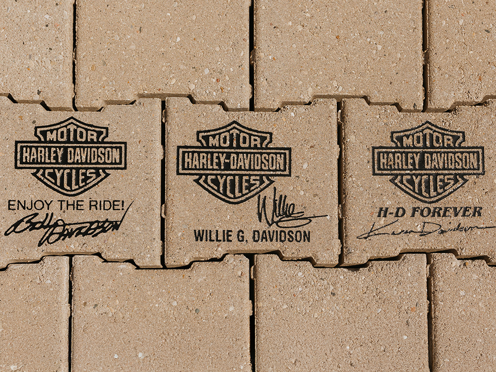 10.0_HDheadquaters_SmallCarouselSlider_Card4_EngravedBricks