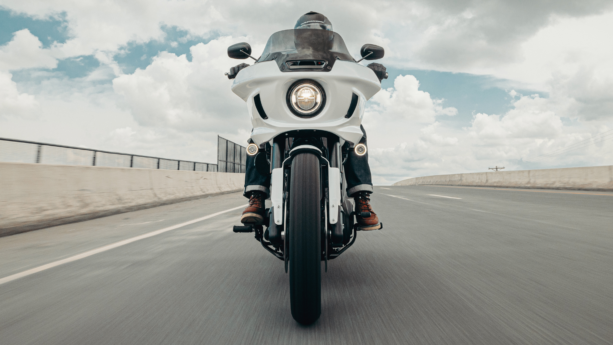 2026er Low Rider ST – Fahraufnahme 