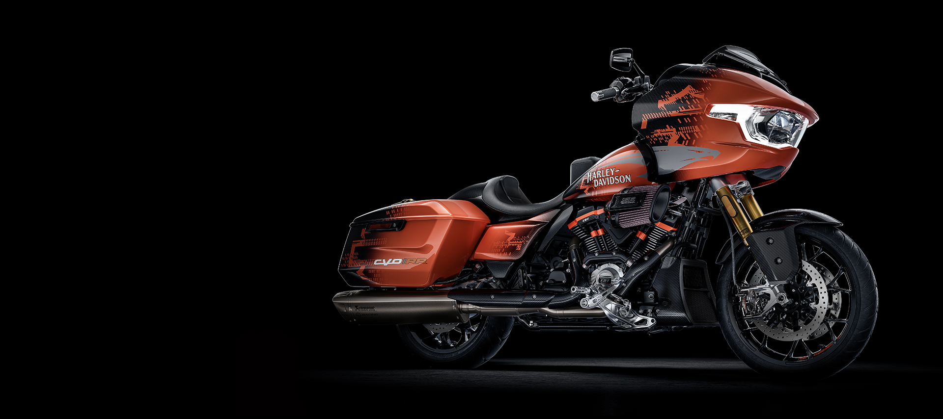 CVO™ ROAD GLIDE® Beauty Shot