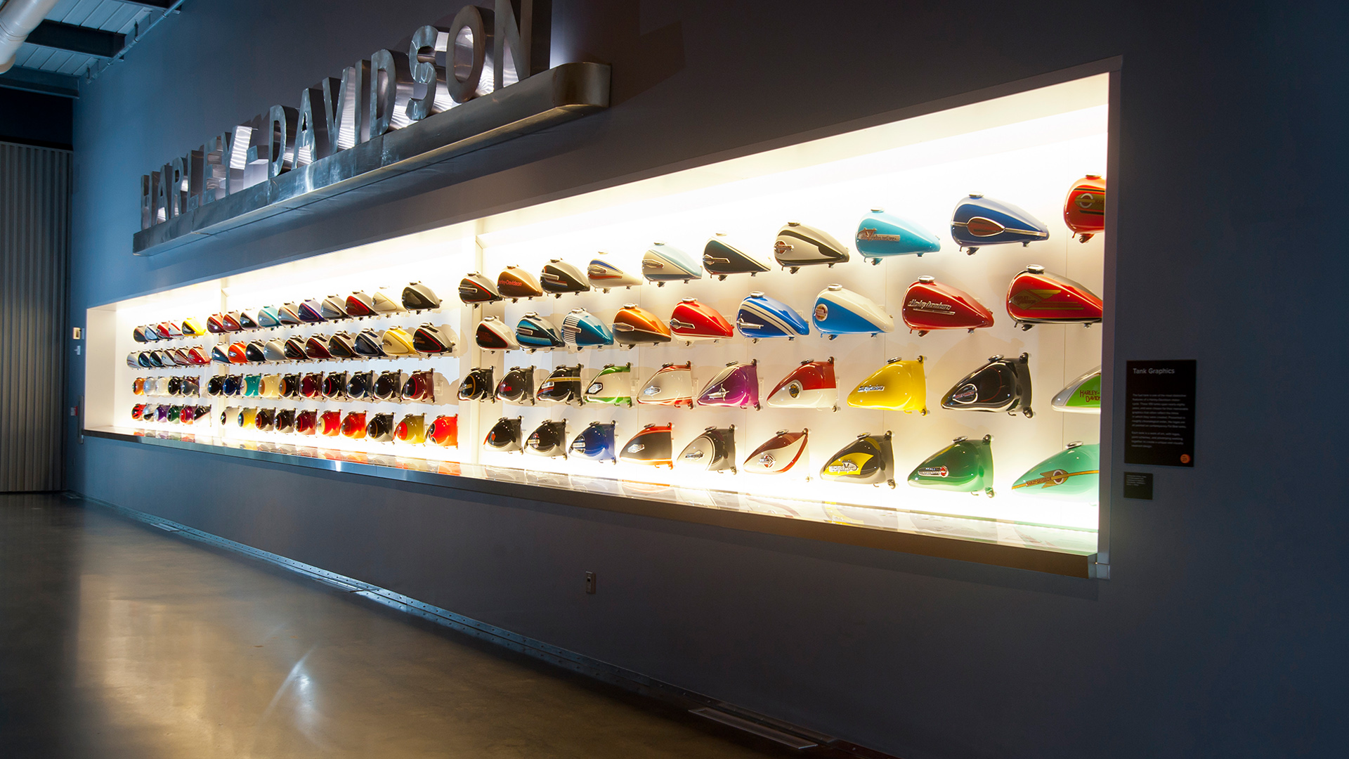 3.2_Exhibits_GallerySingleRow_Card8_TankWall