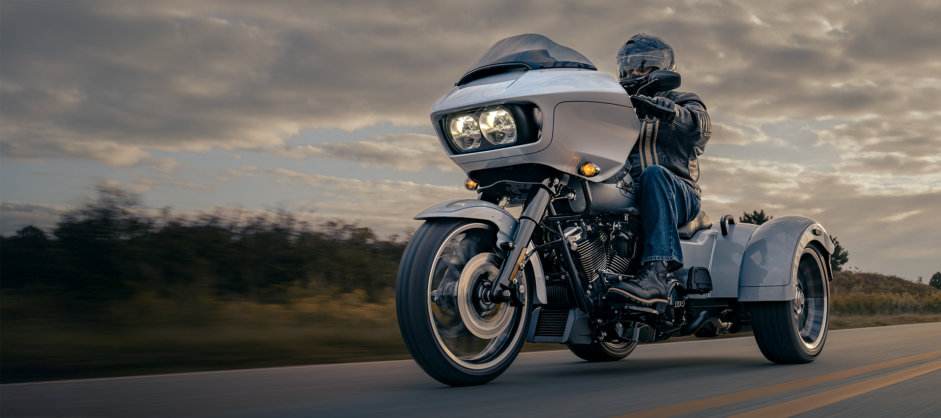 2025 Road Glide 3 Riding Shot