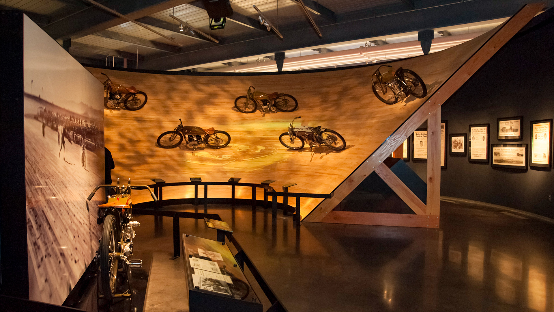 3.2_Exhibits_GallerySingleRow_Card6_BoardTrack