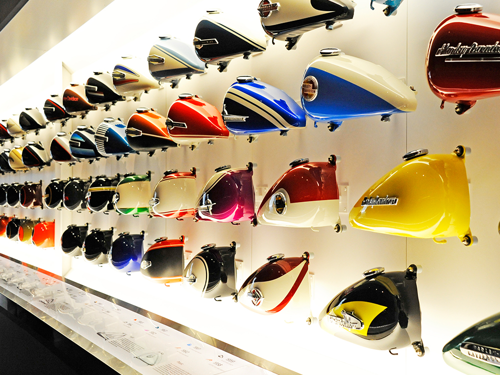 3.2_Exhibits_SmallCarouselSlider_Card2_TankWall_Alt