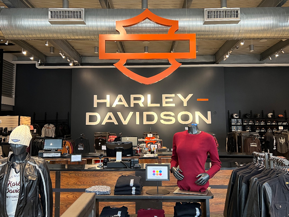 10.0_HDheadquaters_LargeCarouselSlider_Card6_FactoryShop