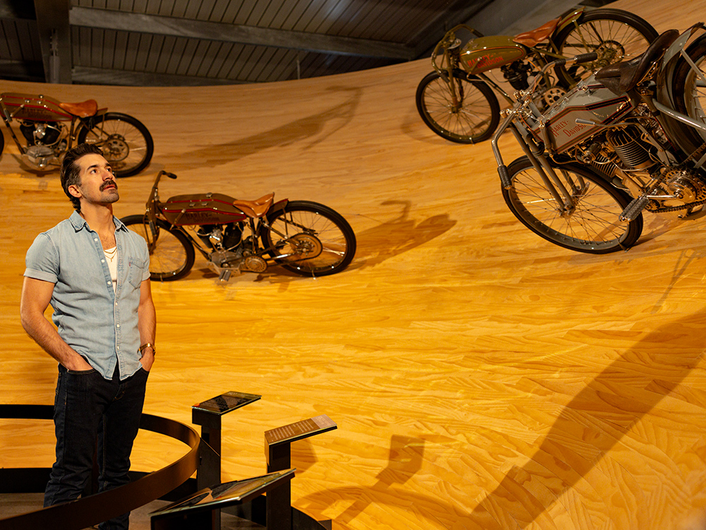 3.2_Exhibits_SmallCarouselSlider_Card1_ClubsAndCompetition