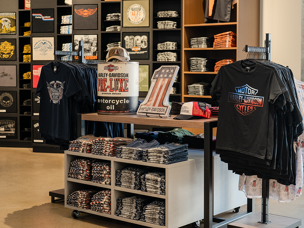 9.1_PTOTours_LargeCarouselSlider_Card3_H-DShop