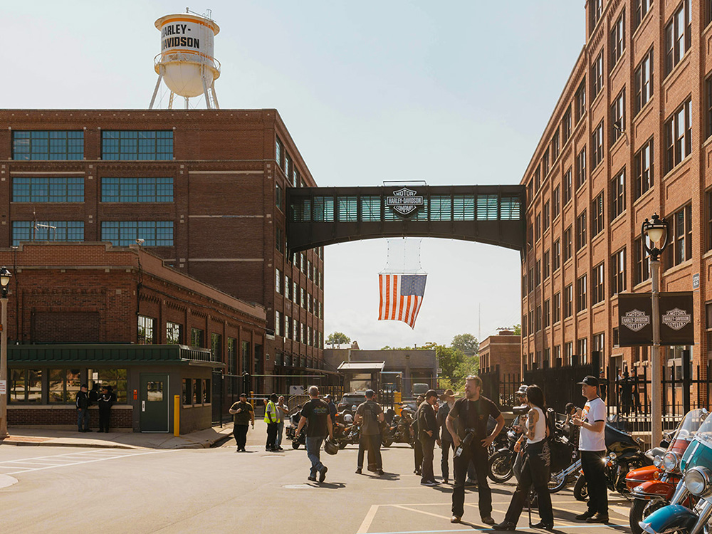 10.0_HDheadquaters_SmallCarouselSlider_Card3_Bridge