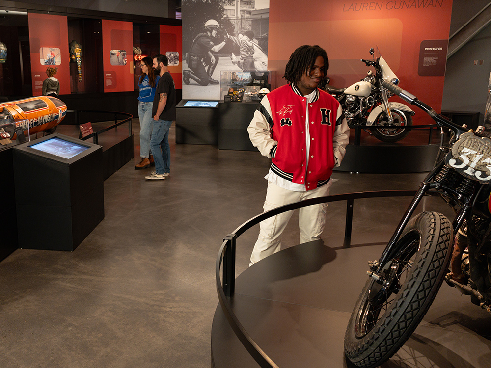 3.1_SpecialExhibits_CarouselSlider_Card2_ThisIsMe