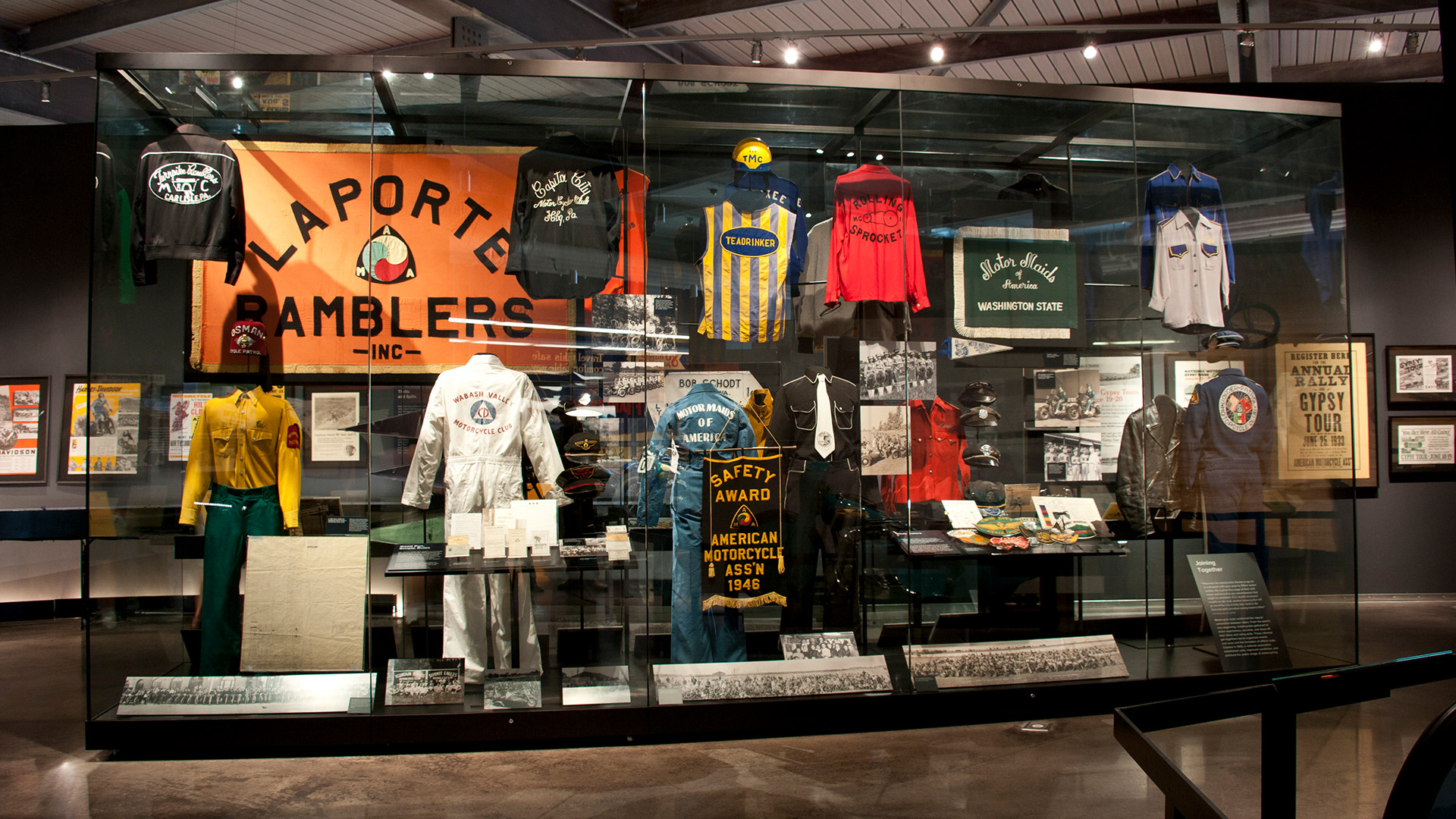 3.2_Exhibits_GallerySingleRow_Card2_ClubsAndCompetion