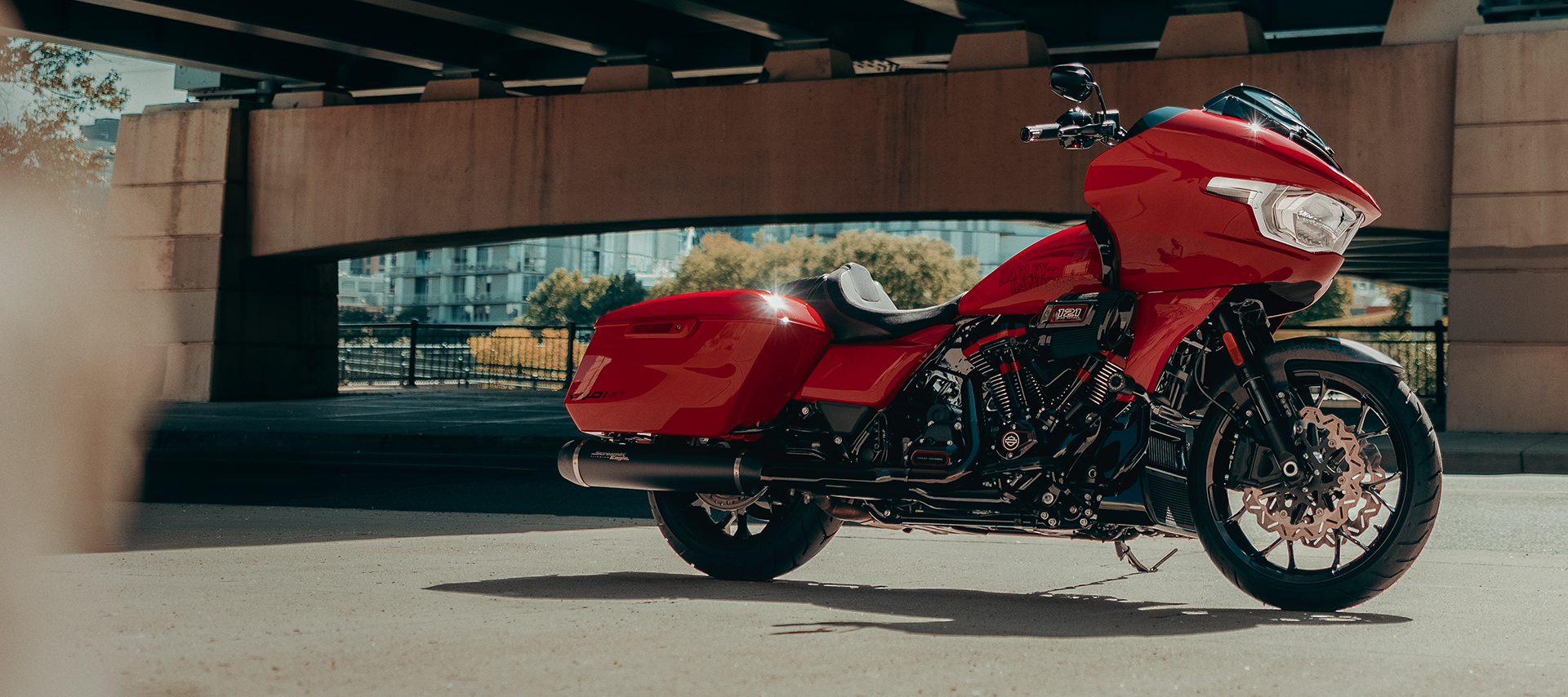 2025 CVO Road Glide ST Motorcycle Beauty Shot