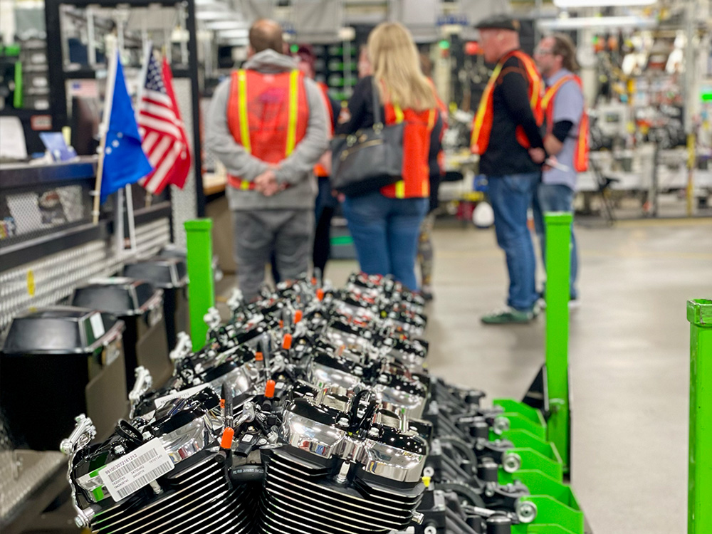 10.0_HDheadquaters_LargeCarouselSlider_Card3_PowertrainFactoryTours