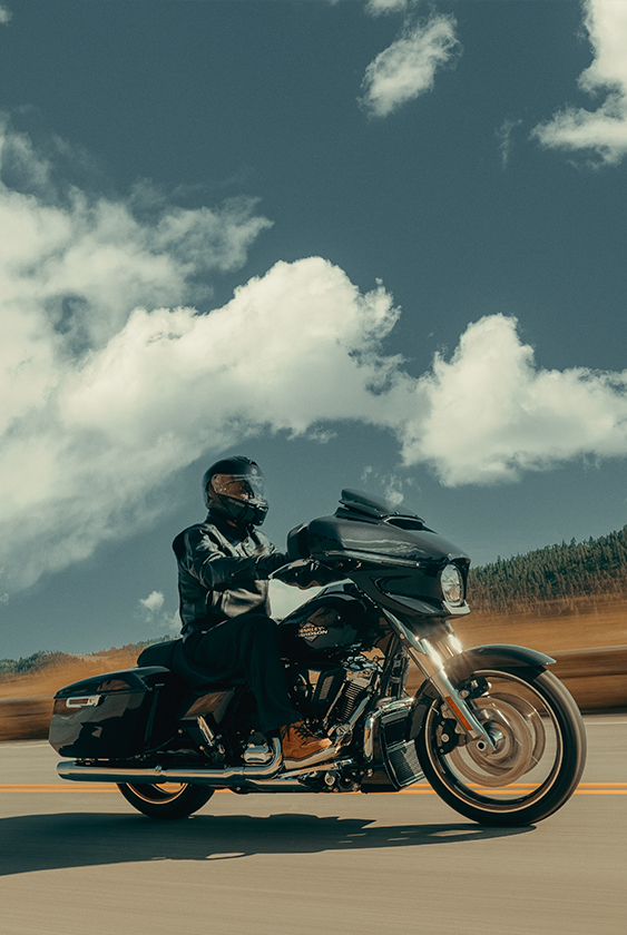 2025 Street Glide Riding Shot