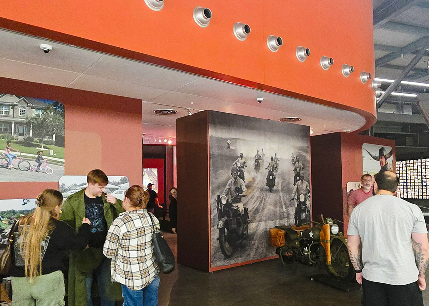 11.1.36 WallaceVanSandt HeroImage MilitaryExhibit