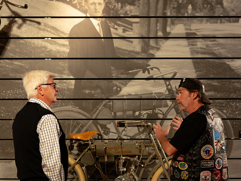 7.0 MuseumAnnualPass SmallCarouselSlider Card3 BringFriends