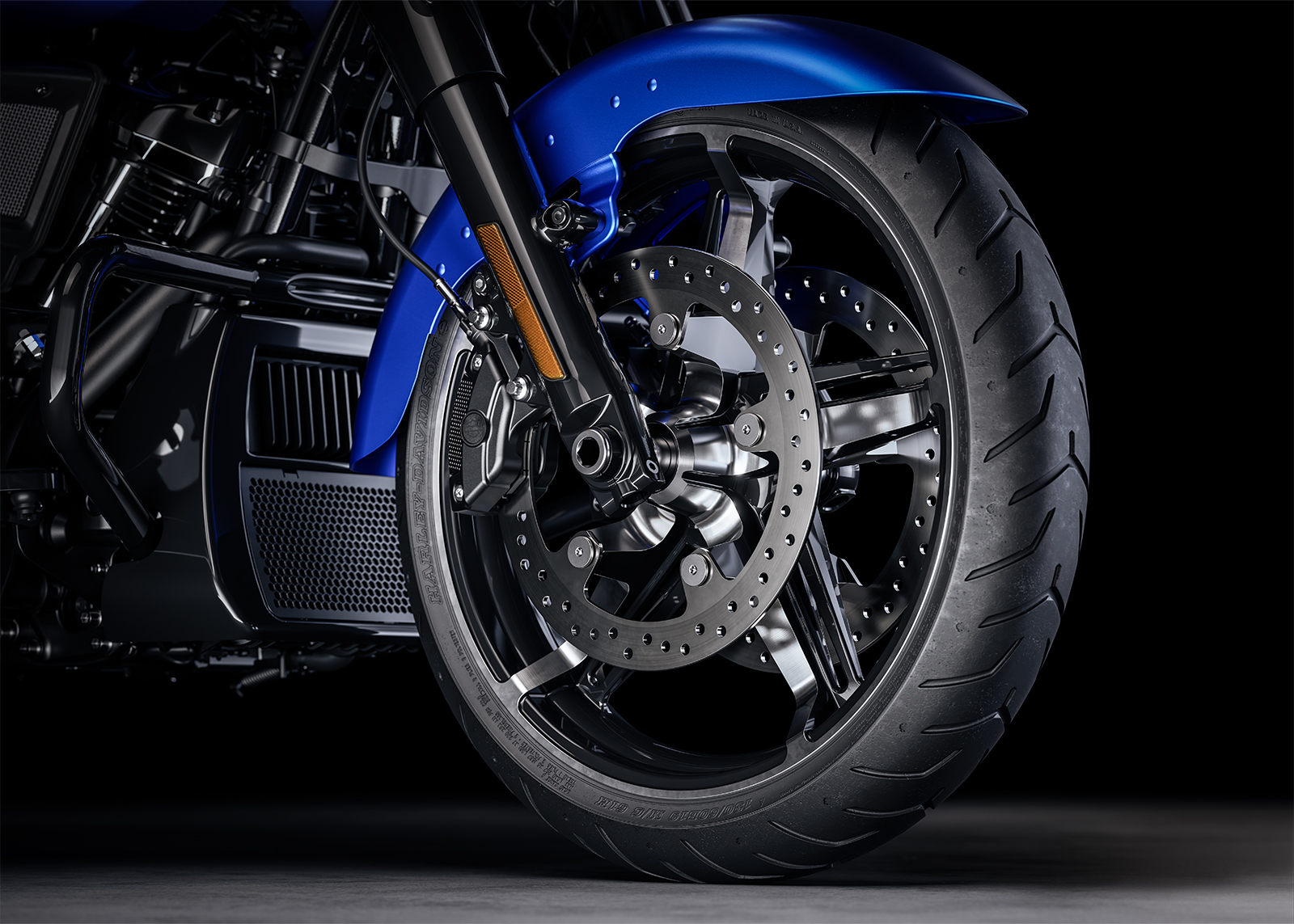 2026 Street Glide Contrast-Cut Wheels Beauty Shot