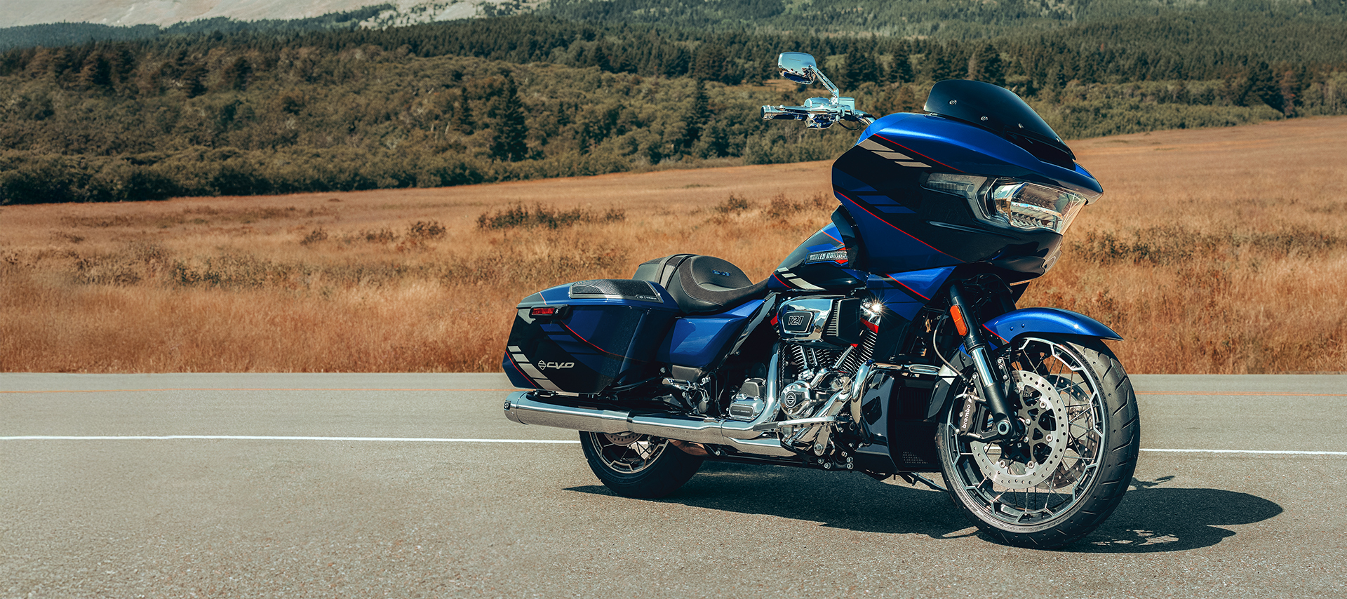 2025 CVO Road Glide Beauty Shot