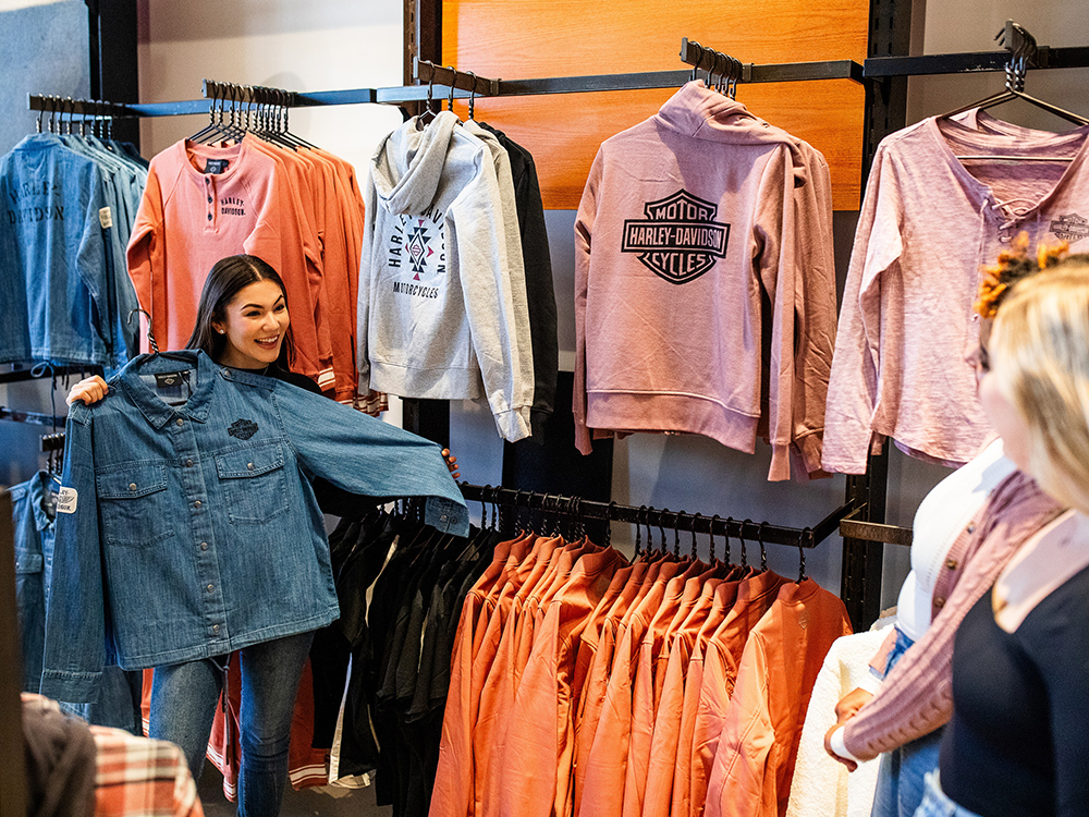 9.0 FactoryTours LargeCarouselSlider Card4 H-DFactoryOutlet