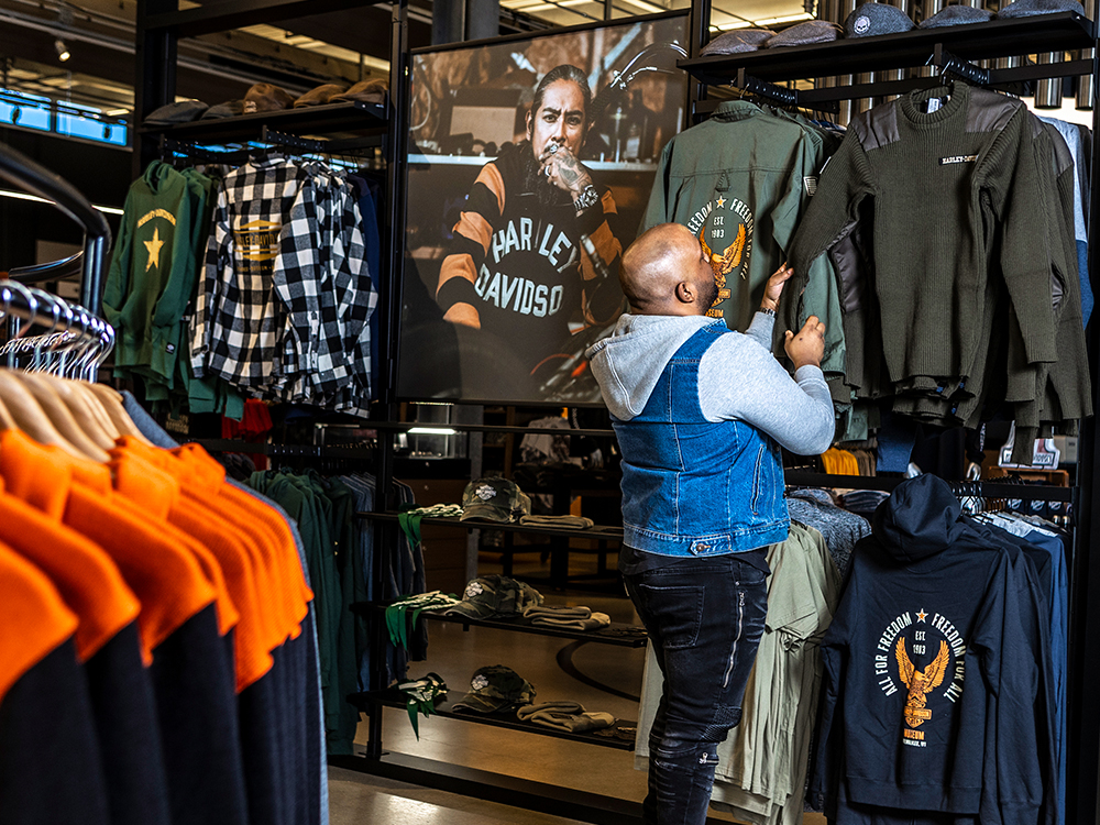 8.0_DavidsonPark_LargeCarouselSlider_Card4_H-DShop