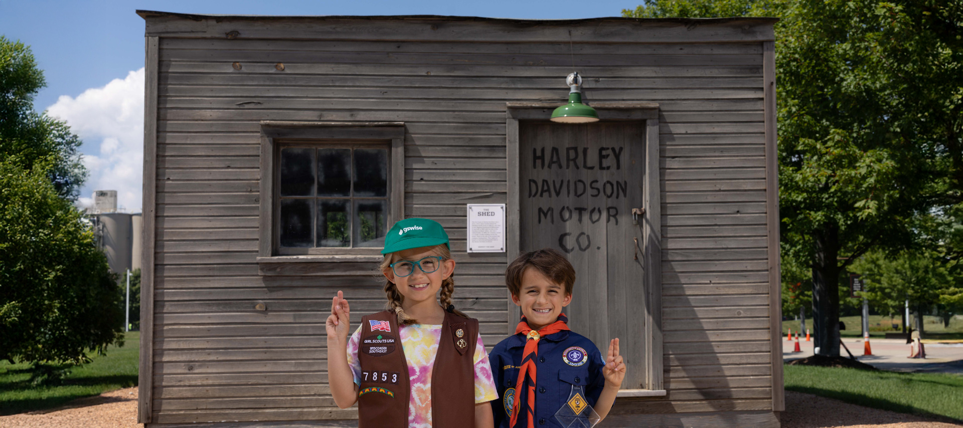 5.1 MuseumPrograms HeroMediaCard EarnBadges