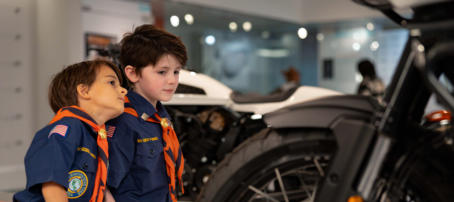 3.1_SpecialExhibits_Full-WidthMediaSlider_Card2_CreatingALegend