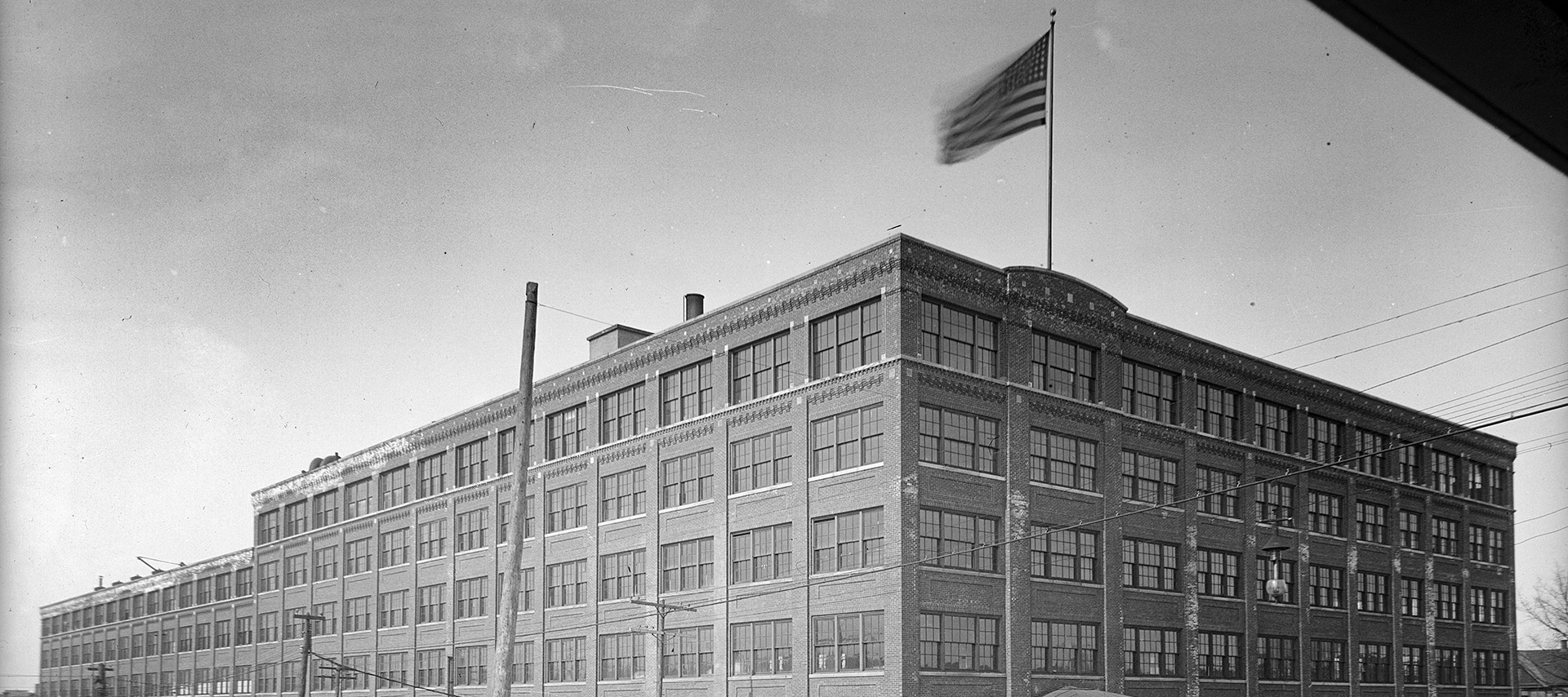 10.0_HDheadquaters_HeroComponent1_ExploreTheBirthplace