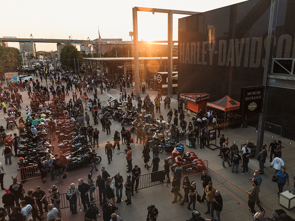 3.2_Exhibits_LargeCarouselSlider_Card1_KnowBeforeYouGo