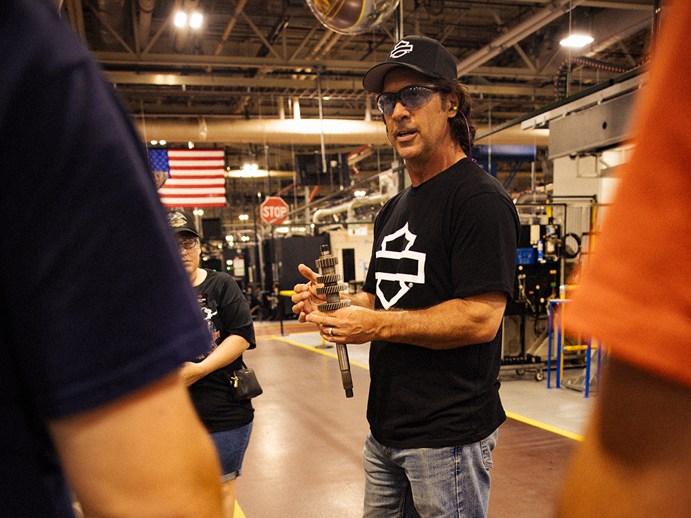 8.0_DavidsonPark_LargeCarouselSlider_Card6_PowertrainFactoryTours