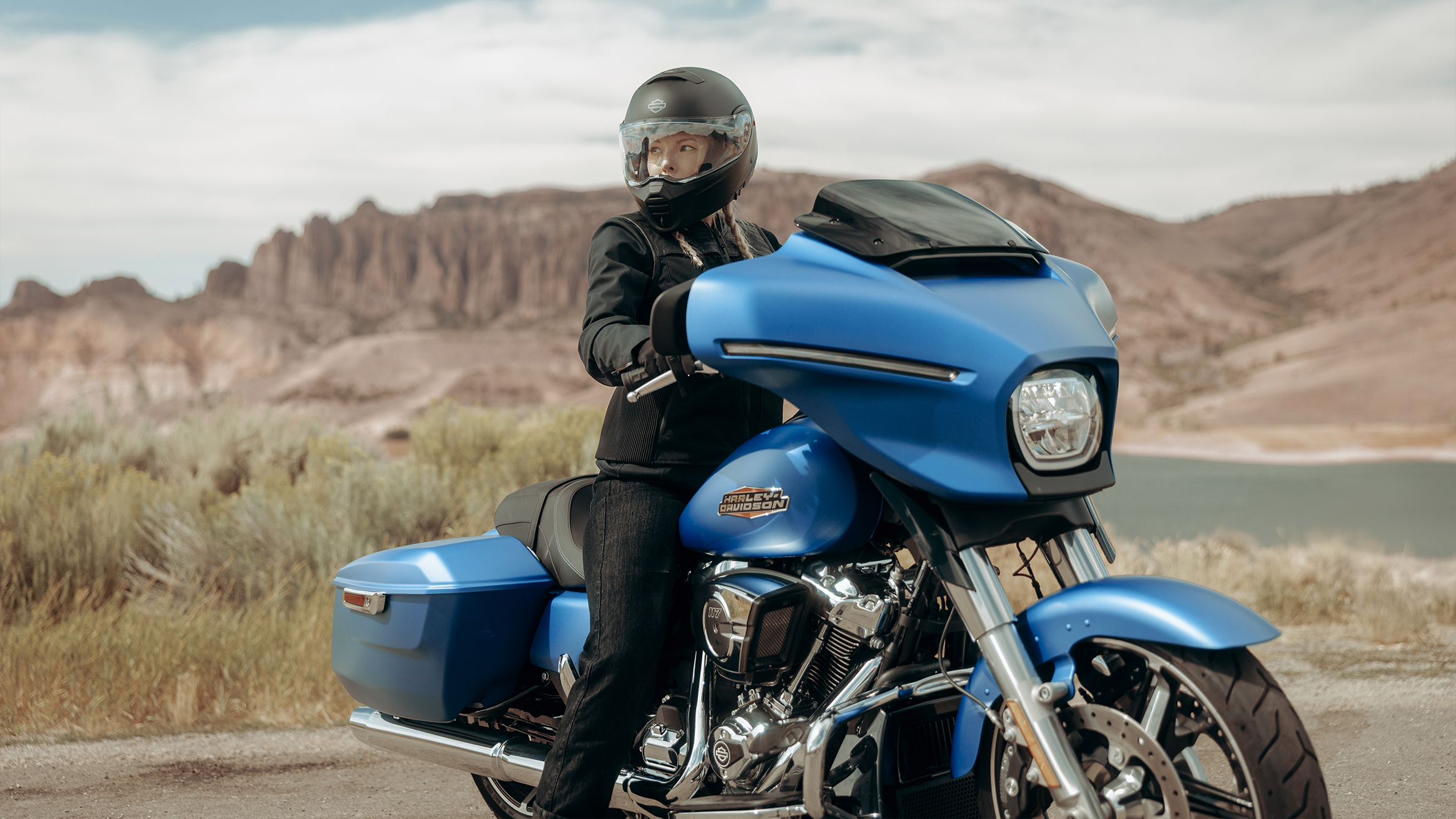 2026 Street Glide Lifestyle Shot