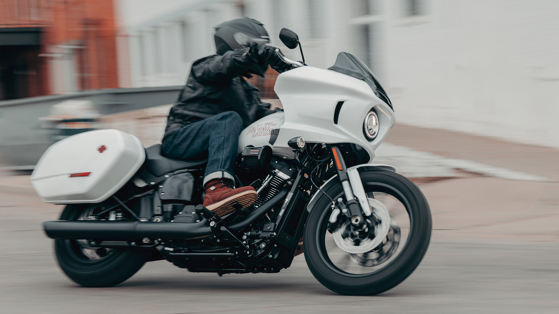 2026er Low Rider ST – Fahraufnahme 