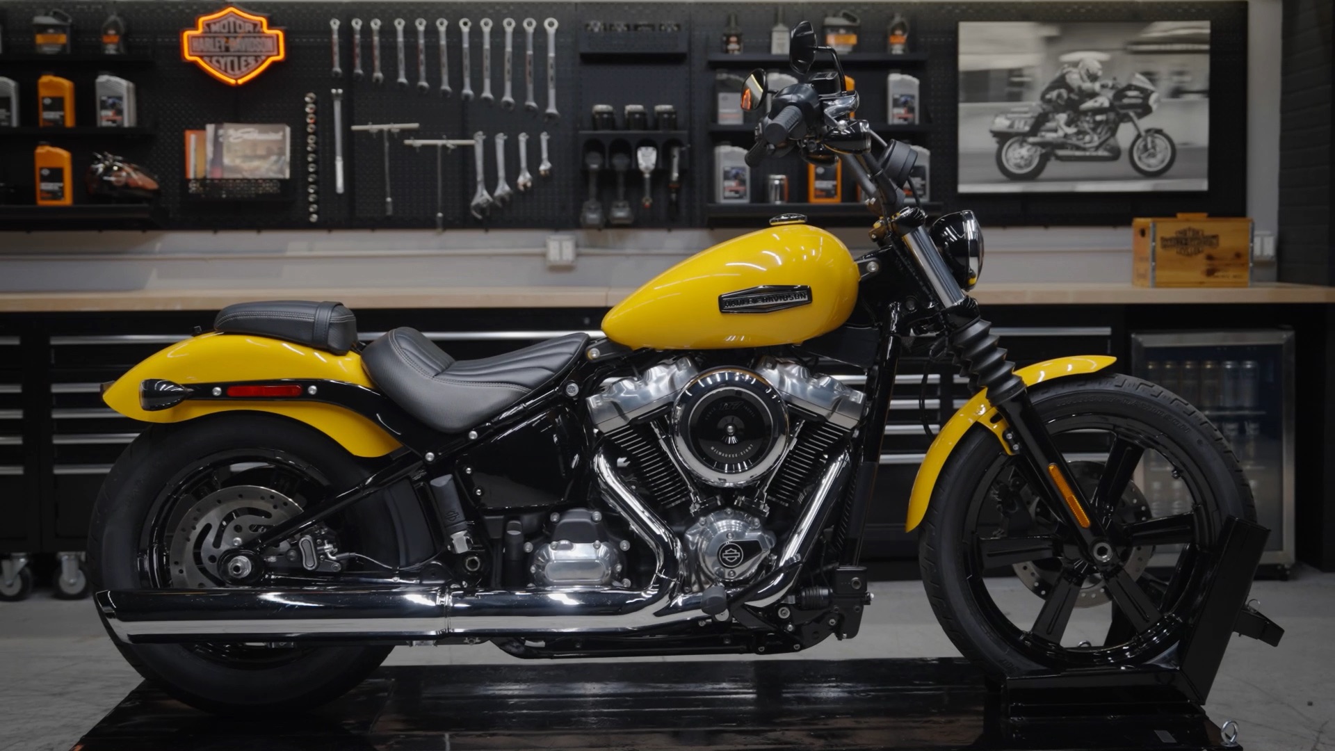 2025 Street Bob Walk Around