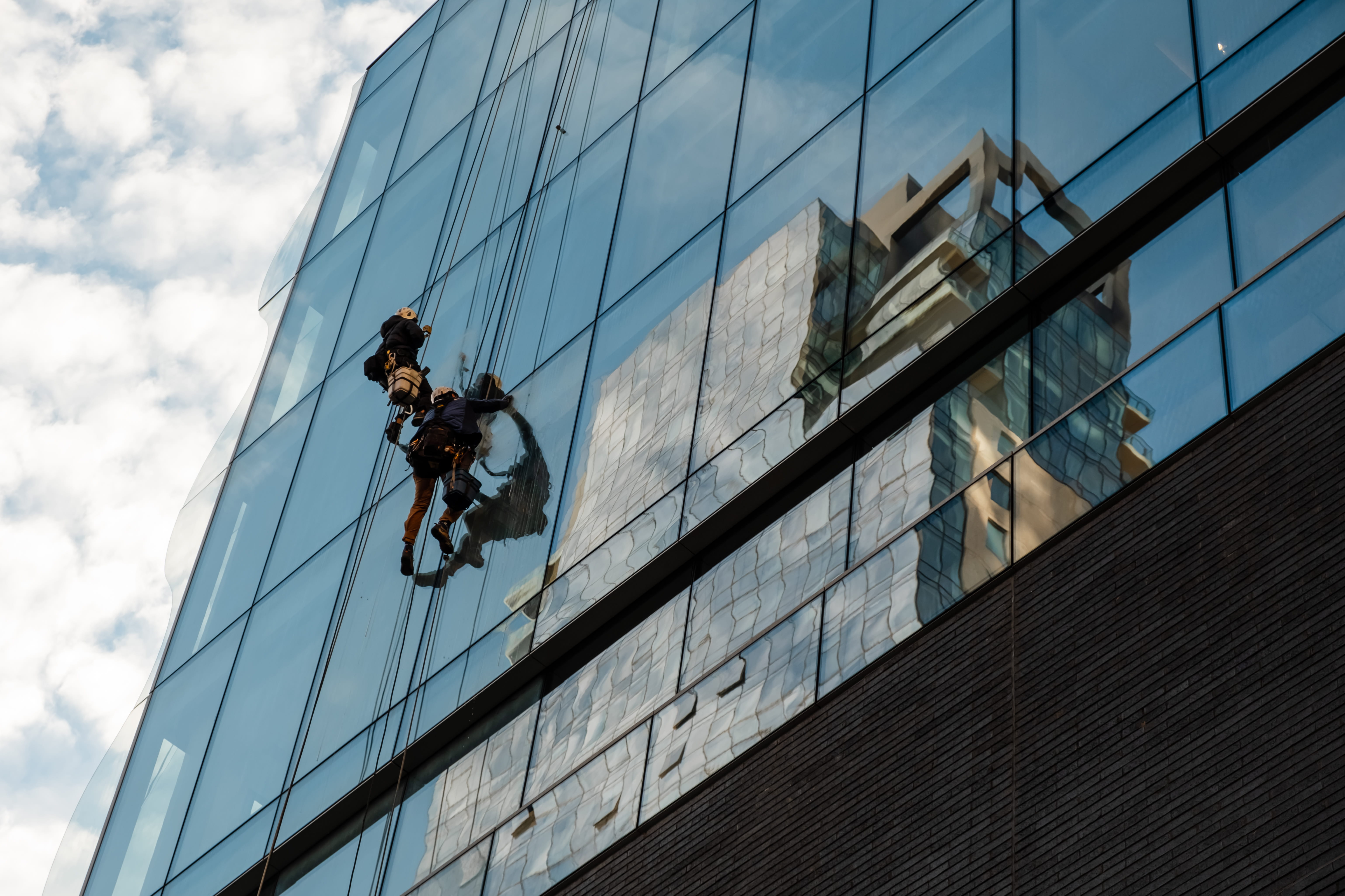 How to Choose a Commercial Window Cleaning Company