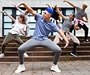 Photo de plusieurs personnes pratiquant la danse.