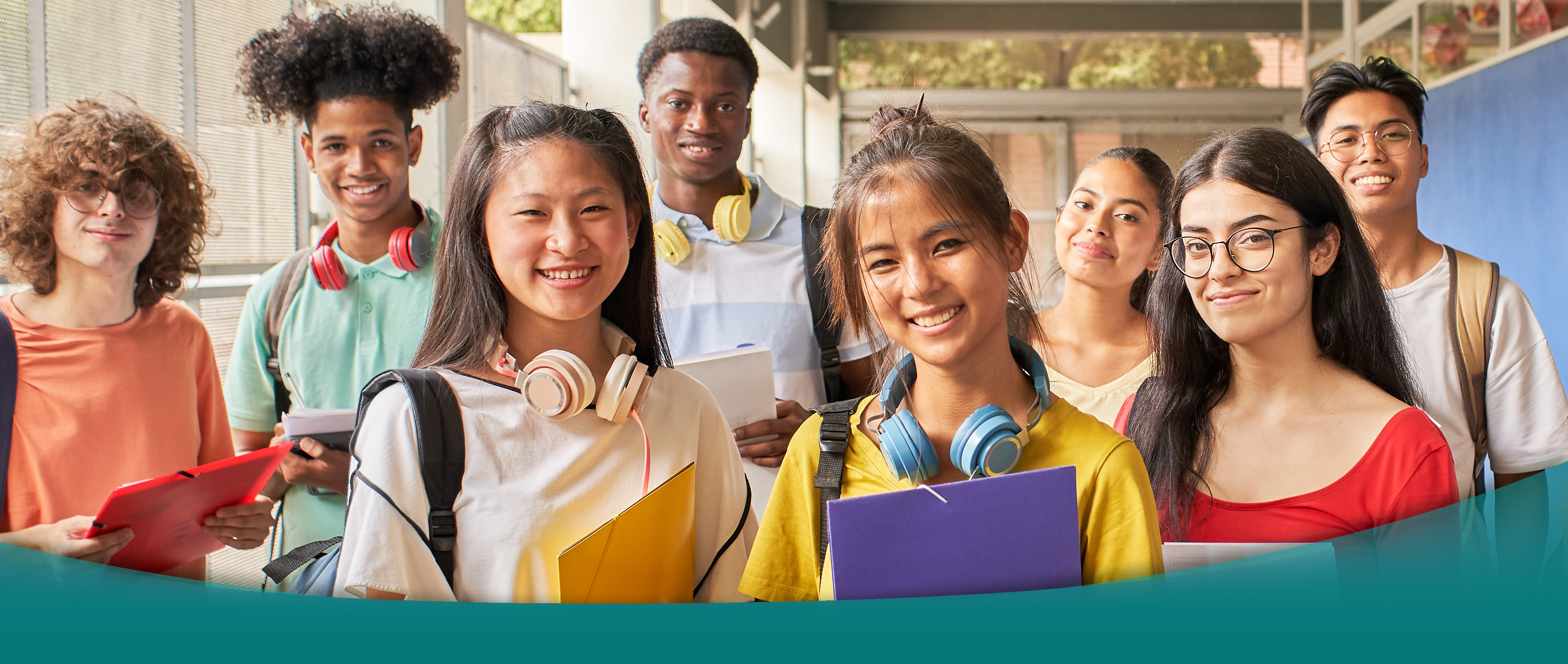 Photo de plusieurs étudiants souriants.