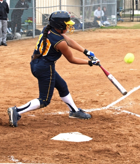 Photo d’une femme jouant au baseball. 