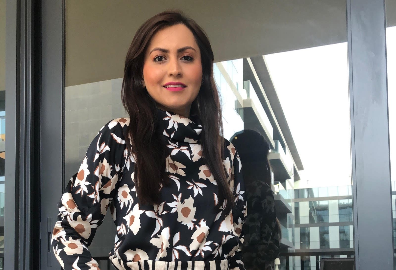 INTERIØRENTUSIAST: Sadia Aslam fant en lidenskap i interiør, og legger arbeid i å fornye møbler slik at hun ikke trenger å kjøpe nye. Hun deler sin lidenskap med følgere på sin Instagramkonto @Interiormypassion. Foto: Sadia Aslam.