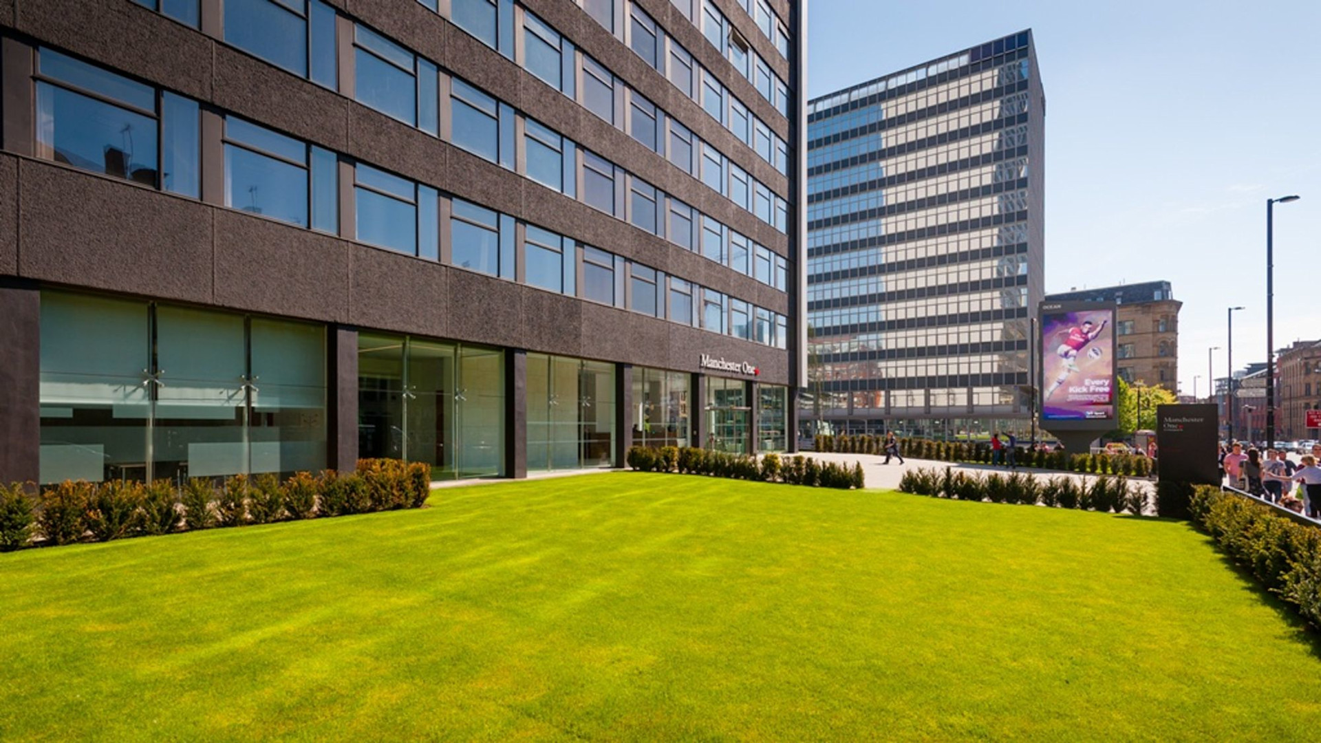 3082 Manchester One 115 resize