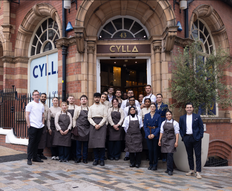 Cylla opening