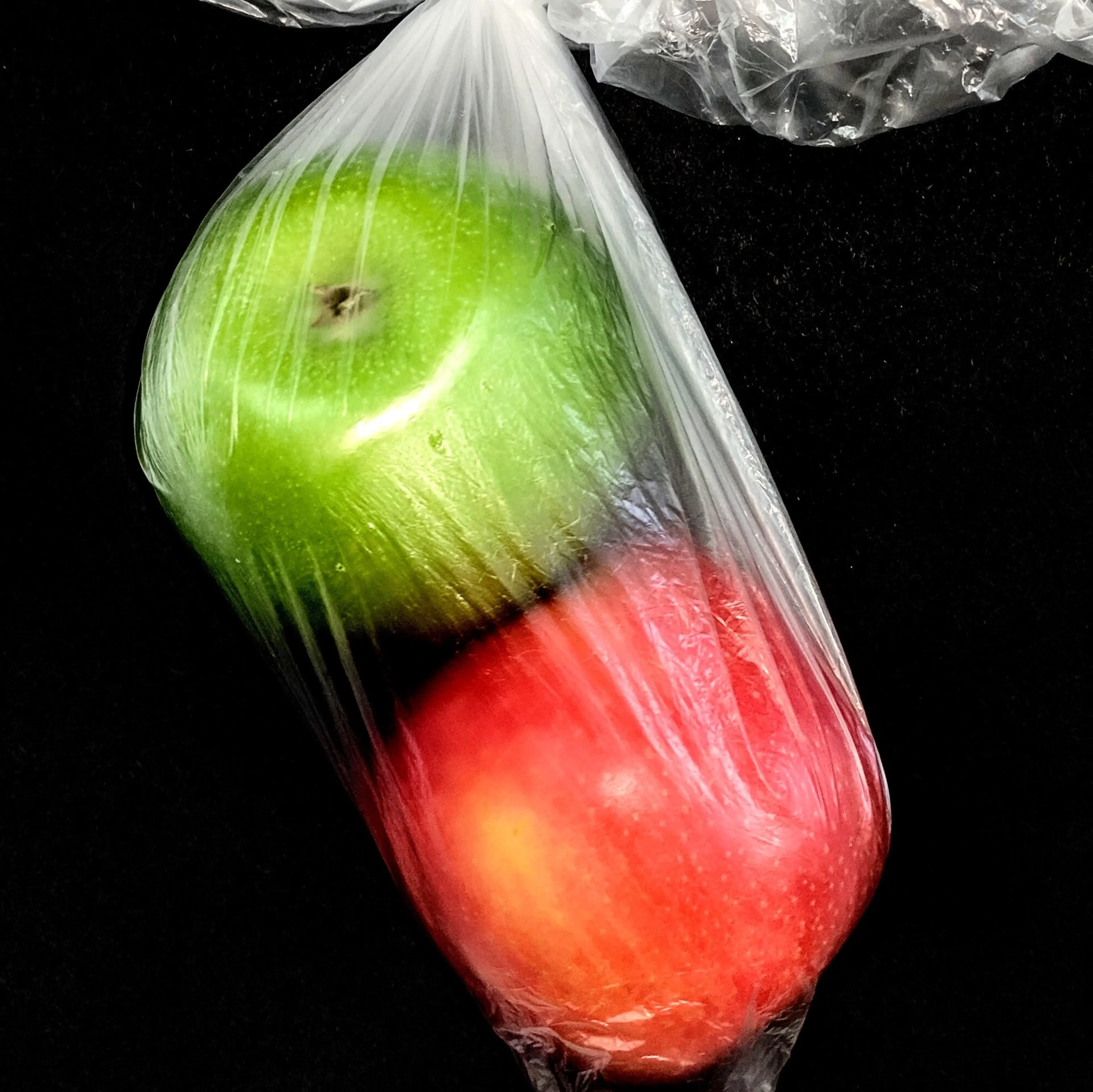 Image of apples in a single-use bag. 