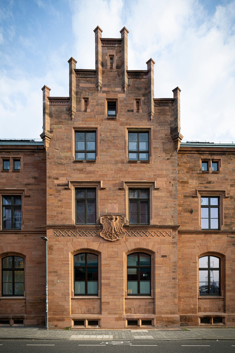 Sorpetaler-Denkmalfenster Alte-Post-Giessen hochkant