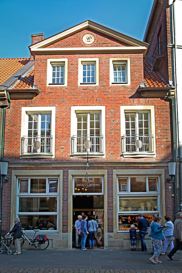 Sorpetaler Holz-Schiebefenster Café Münster