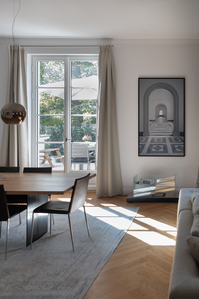 Sorpetaler-Holz-Balkontuer-Sprossen-filigran